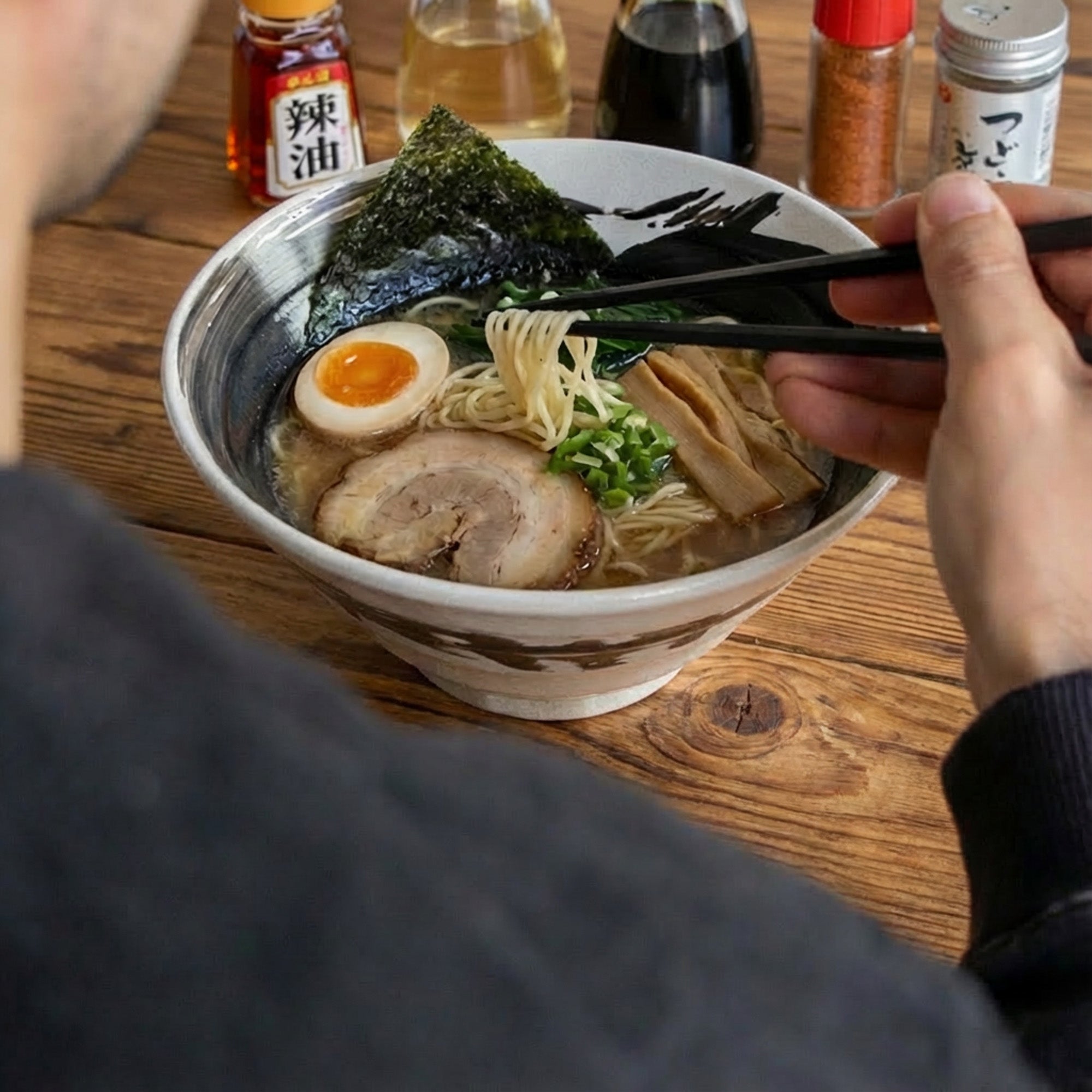 Mino-yaki Ceramic Noodle Bowl - Brushed, White